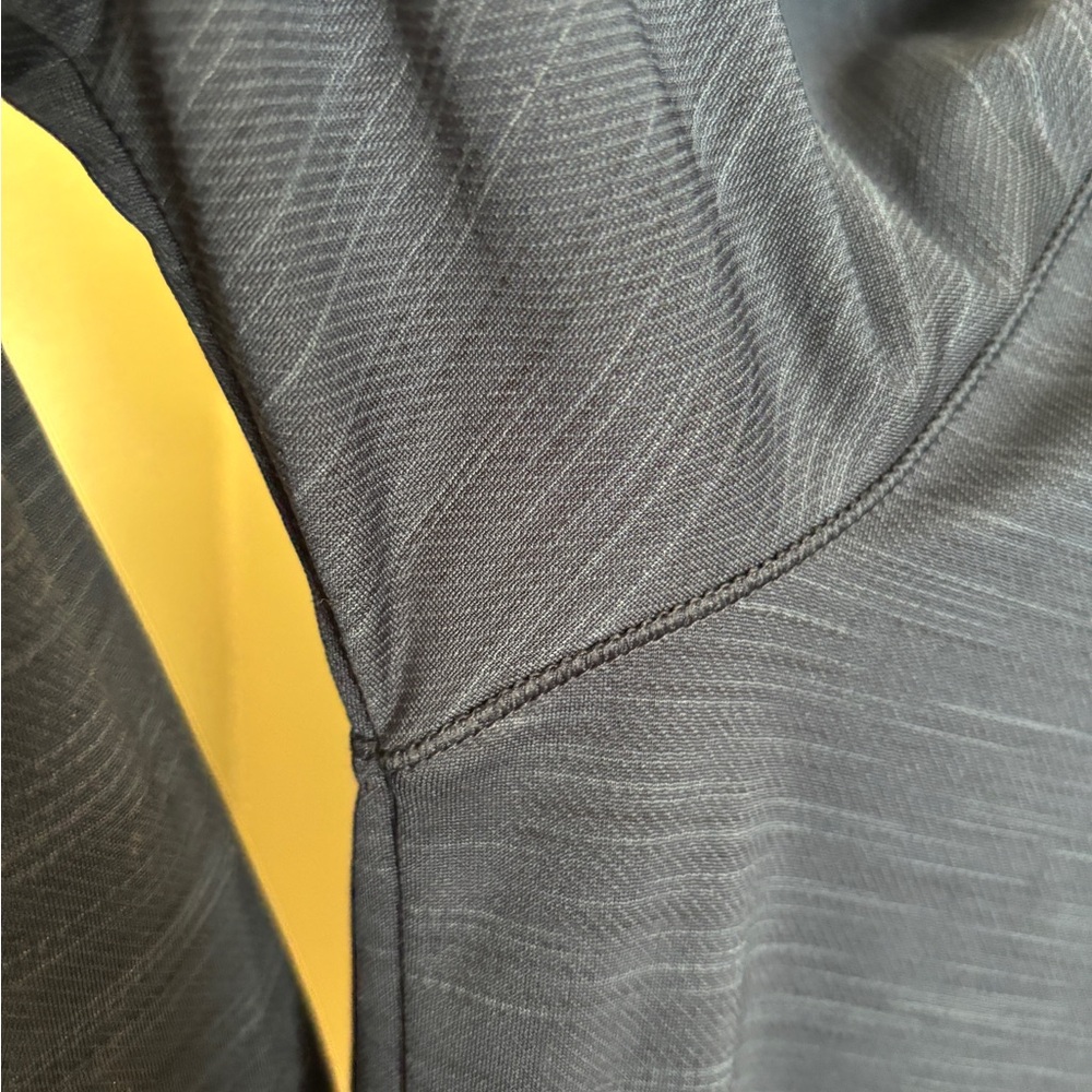**SOLD** Greg Norman, men’s pull over, dry fit, navy, size XXL - Picture 7 of 10
